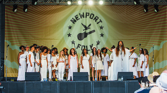 Resistance Revival Chorus in concert