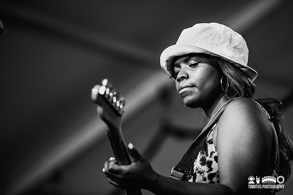 Vagabon in concert