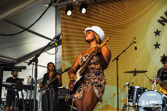 Vagabon in concert