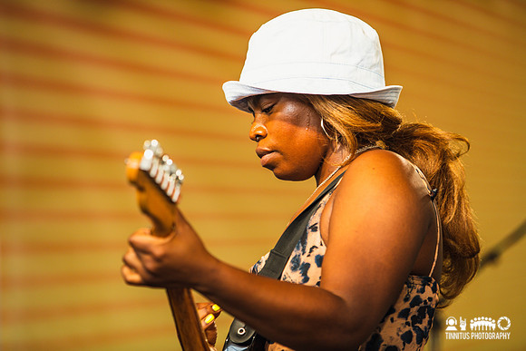 Vagabon in concert