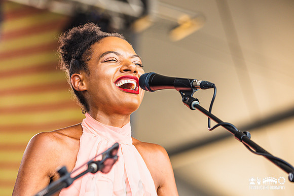 Allison Russell in concert