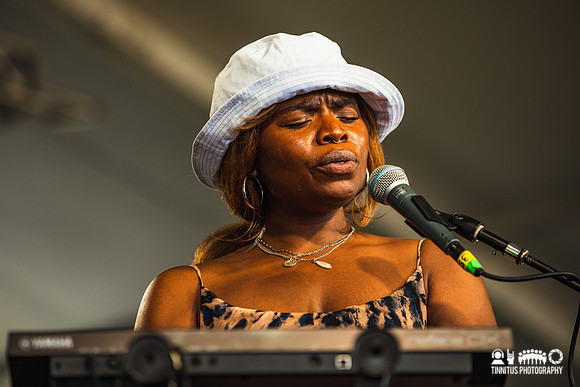 Vagabon in concert