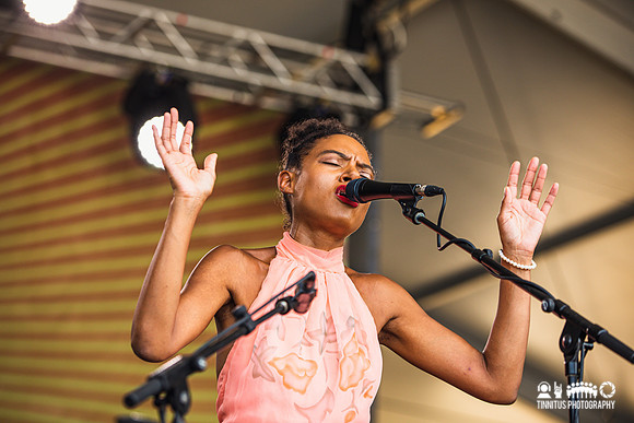 Allison Russell in concert