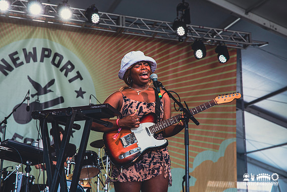 Vagabon in concert