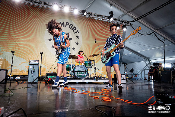 The Linda Lindas in concert