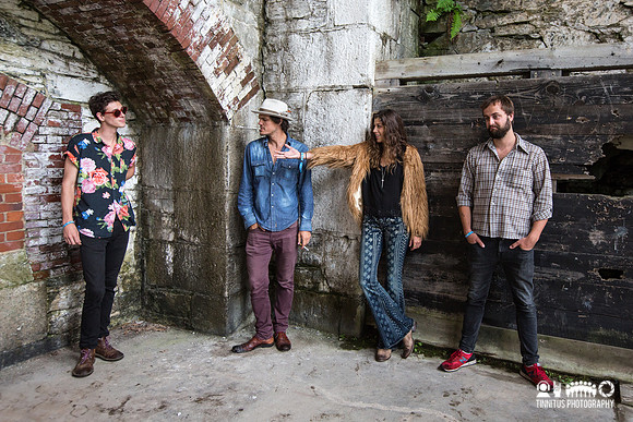 Photo shoot with Houndmouth