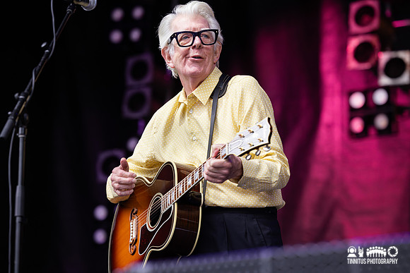 Nick Lowe with Los Straitjackets in concert