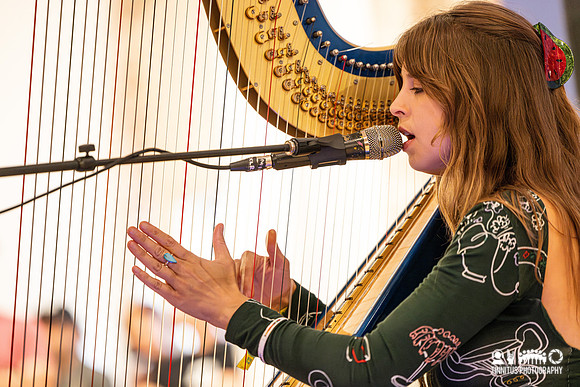 Mikaela Davis in concert