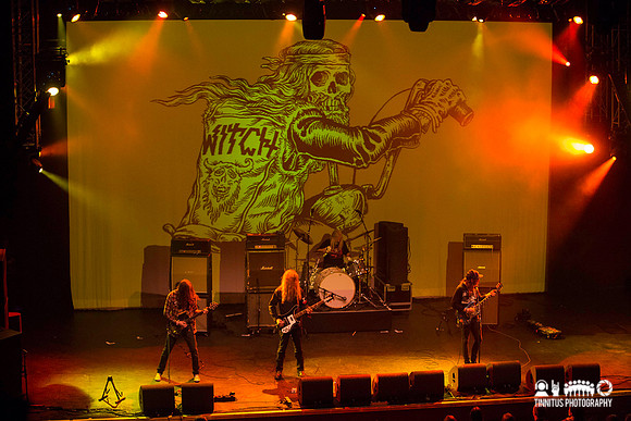 Witch in concert