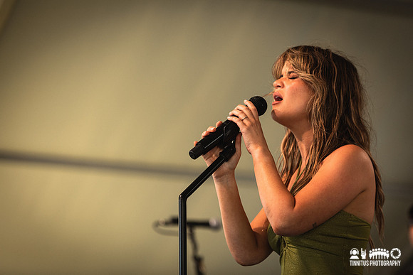 Maren Morris in concert