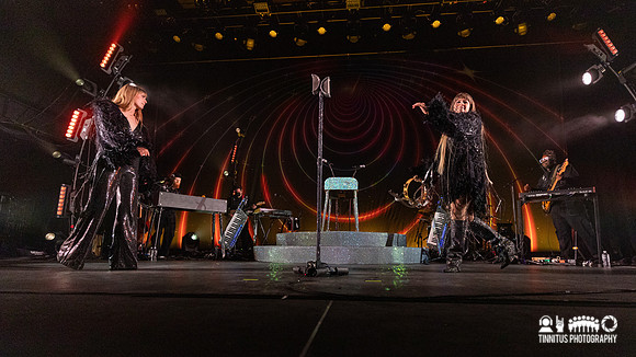 Lucius in concert