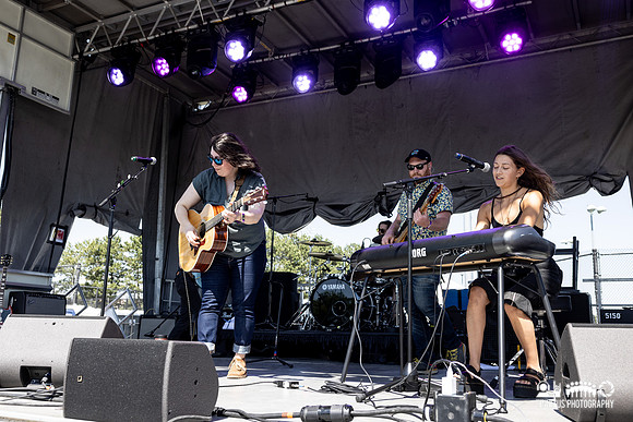 The Wolff Sisters in concert