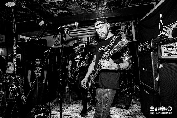 Acid Throne in concert