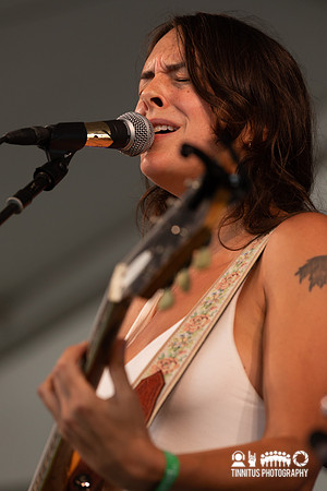 Madi Diaz in concert