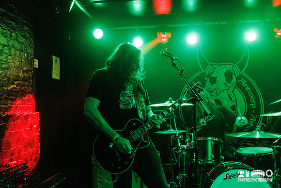 Worshipper in concert