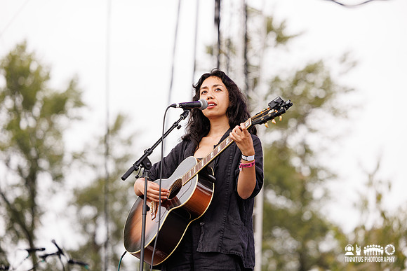 Haley Heynderickx in concert