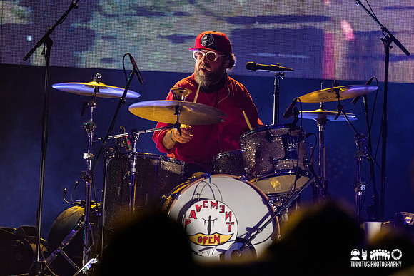 Pavement in concert
