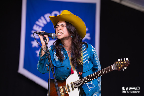 Reyna Tropical in concert