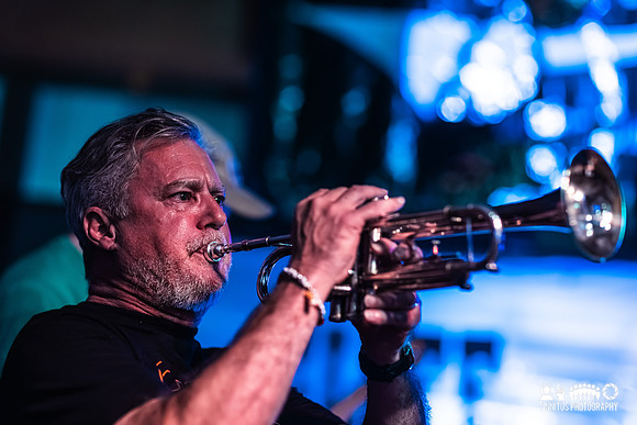 Cliff Barnes in concert