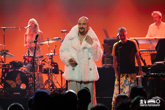 James in concert
