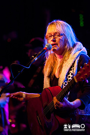 Robin Lane performs at Hot Stove/Cool Music charity event