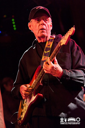 Peter Gammons performs at Hot Stove/Cool Music charity event