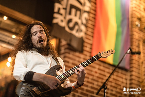 Worshipper in concert