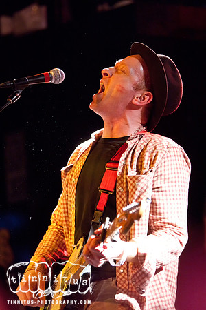 Bill Janovitz performs at the Hot Stove/Cool Music charity event