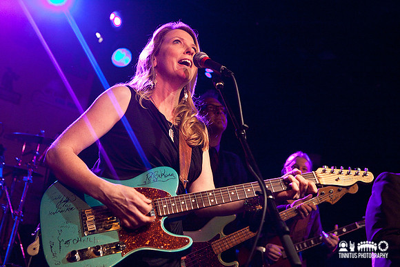 Susan Tedeschi and Derek Trucks play at the Hot Stove Cool Music