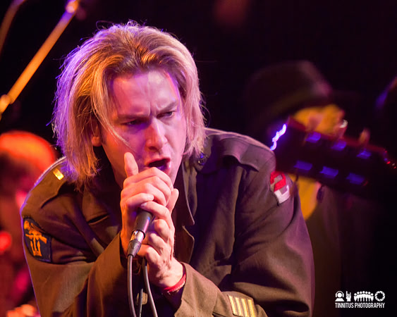 Bronson Arroyo performs at the Hot Stove/Cool Music charity even
