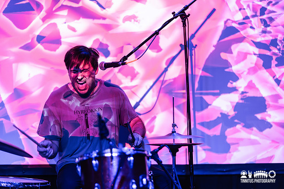 Oneida in concert