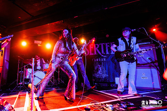 Bobbie Dazzle in concert