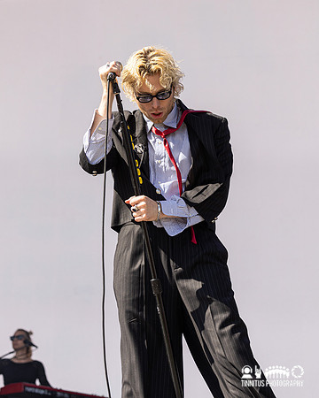 Luke Hemmings in concert