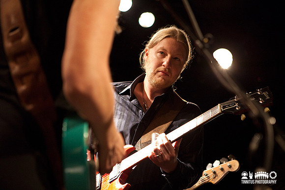 Susan Tedeschi and Derek Trucks play at the Hot Stove Cool Music