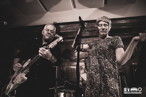 Jon Langford and Sally Timms in concert