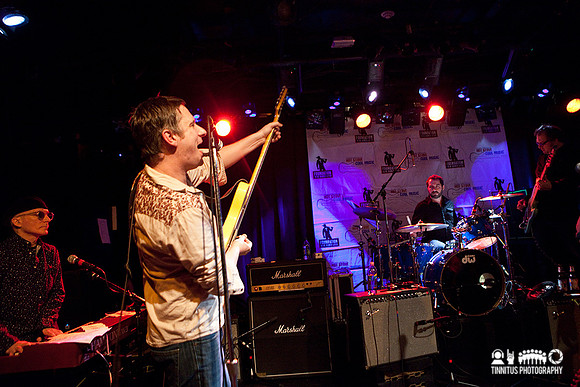 Belly members Tanya Donelly and Gail Greenwood join the Hot Musi