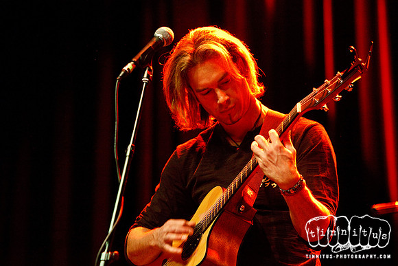 Bronson Arroyo plays Hot Stove Cool Music