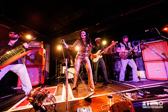 Bobbie Dazzle in concert