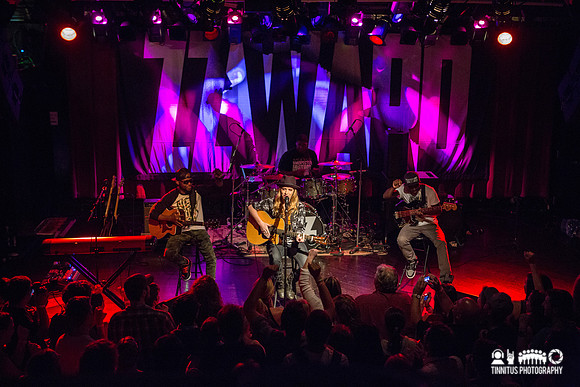 ZZ Ward in concert
