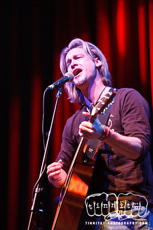 Bronson Arroyo plays Hot Stove Cool Music