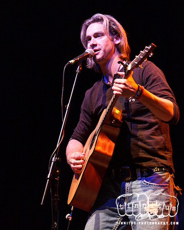 Bronson Arroyo plays Hot Stove Cool Music