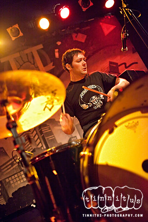 Black Clouds in concert, supporting Major Stars