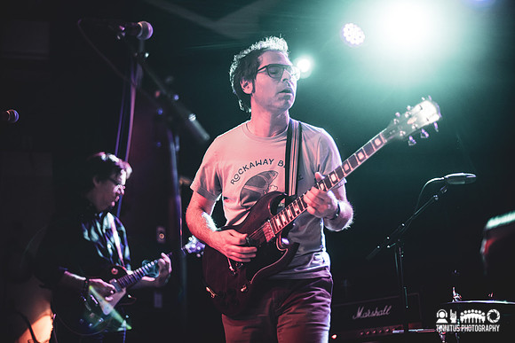 Oneida in concert