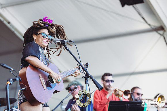 Valerie June in concert