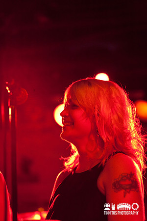 Jenny Dee performs at the Hot Stove/Cool Music charity event