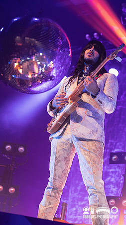Khruangbin in concert