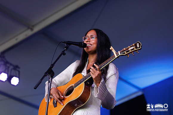 Jensen McRae in concert