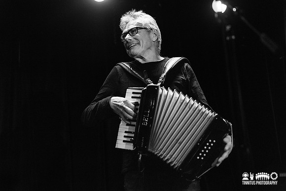 (Mini) Mekons in concert