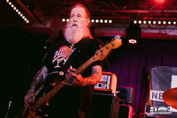Negative Approach in concert
