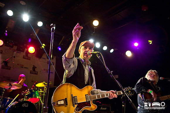 Barry and The Remains in concert at Hot Stove Cool Music